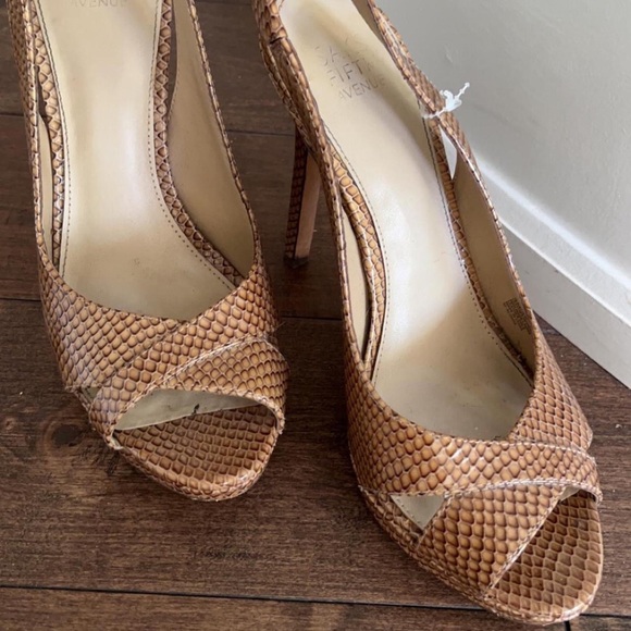heels- saks fifth avenue - Picture 1 of 4